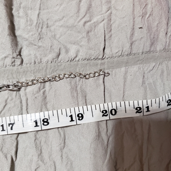 Paparazzi Silver Mesh Flower Statement Necklace & Earring Set - Picture 11 of 16